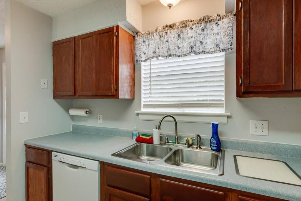 Lovely 2 Bdr Condo With Balcony 2M To Broadway Nashville Exterior photo